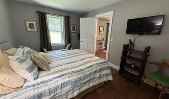 56 Cemetery Rd, Arlington, VT 05250