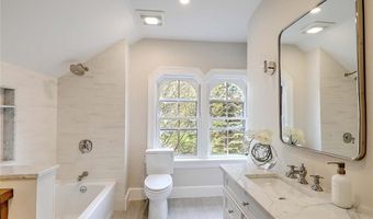 53 Jennys Ln, Barrington, RI 02806