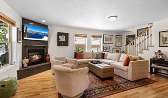 866 Blackberry Ln, Ashland, OR 97520