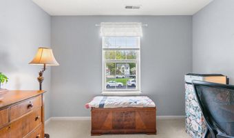 37 Wicken Sq, Albany, NY 12205
