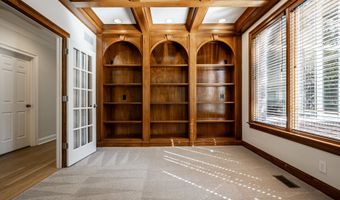 10571 Chatham Ct, Carmel, IN 46032
