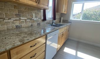 543 SPRUCE St, Brookings, OR 97415