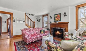 123 Beacon St, Middletown, RI 02842