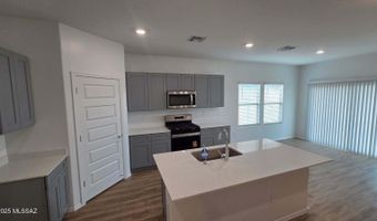 1034 S Chatfield Ave, Vail, AZ 85641