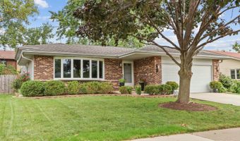 1942 Trail Ridge St, Arlington Heights, IL 60004