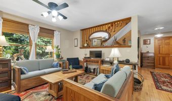 8 New London Dr, Barnstead, NH 03225