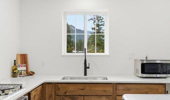 92 Bluebird Ln, Clark Fork, ID 83811