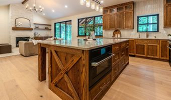 21054 E Country Club Rd, Brightwood, OR 97011