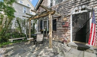 2 Lasalle Pl, Newport, RI 02840