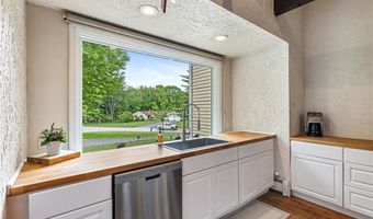 80 Woodbridge Dr, East Greenwich, RI 02818