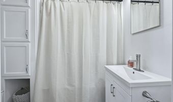 343 W 11th St, Auburn, IN 46706