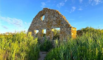 14 Davisville Ln, Narragansett, RI 02882