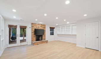 7322 Greentree Rd, Bethesda, MD 20817