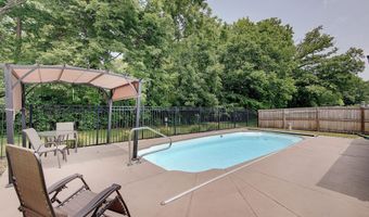 7372 Oakview Dr, Avon, IN 46123