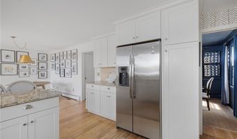 45 Meadowbrook Dr, Barrington, RI 02806
