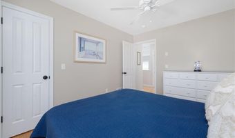 61 Schooner Cove Ln, Narragansett, RI 02882