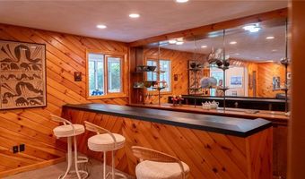 65 Huguenot Dr, East Greenwich, RI 02818