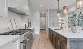 809 N KENMORE St, Arlington, VA 22201