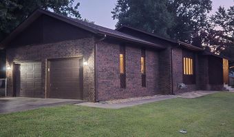 806 E Springfield St, Aurora, MO 65605