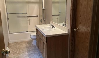 1102 Willow Dr, Aberdeen, SD 57401
