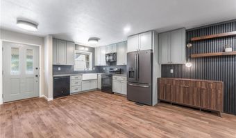 4 Gretchen Ln, Bella Vista, AR 72715