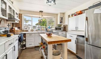 901 Laurel Cir, Barefoot Bay, FL 32976