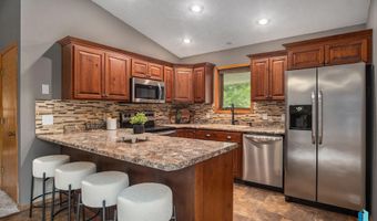 1601 E Keystone Dr, Brandon, SD 57005