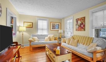12 Hammond St, Newport, RI 02840