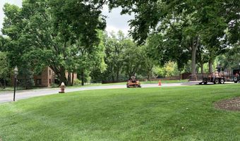 6302 Mineral Point Rd 303, Madison, WI 53705