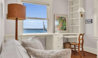 4 Van Zandt Ave, Newport, RI 02840