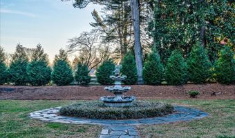 1670 Church St, Appomattox, VA 24522