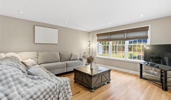 27 Christine Dr, Barrington, RI 02806