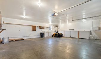 2325 Countryaire Estates Dr, Aberdeen, SD 57401