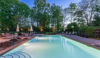 520 Bristol Dr, Aurora, OH 44202