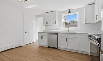 25 Stoneham St, Cranston, RI 02920