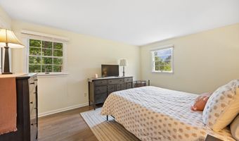 20 Club Ln, Cheshire, CT 06410