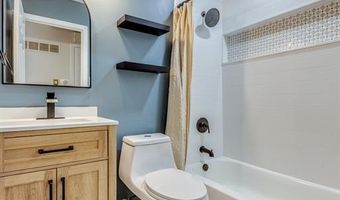 382 Cedar Run Dr, Ballwin, MO 63021