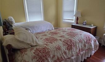 45 Woodlawn Ave 1, Bristol, RI 02809
