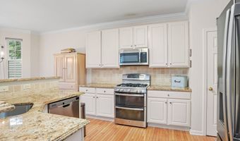 4 Cambridge Dr 4, Danbury, CT 06811