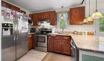 135 Liberty St 135, Clinton, CT 06413