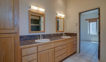 135 Los Rios Rd, Arroyo Hondo, NM 87513