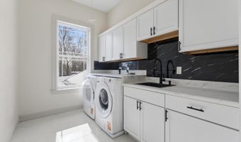 7301 CALVERT St, Annandale, VA 22003