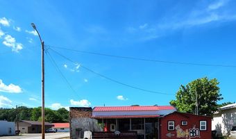 68 Front St, Big Sandy, TN 38221