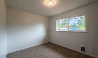 950 NE 1ST St, Bandon, OR 97411