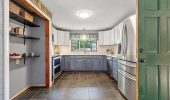 941 Doe Valley Rd, Athol, MA 01331