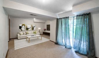 1003 Pocono Trl, Ballwin, MO 63021