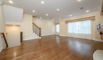25 White Oak Ln, Aberdeen, NJ 07747