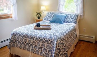 21 Annandale Ter, Newport, RI 02840