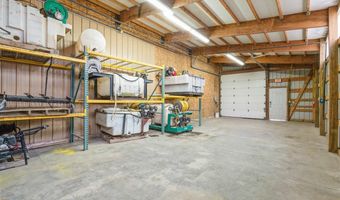 5276 Oakcrest Hill Rd SE, Riverside, IA 52327