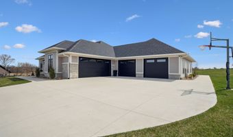 3047 SE Deer Run, Dyersville, IA 52040